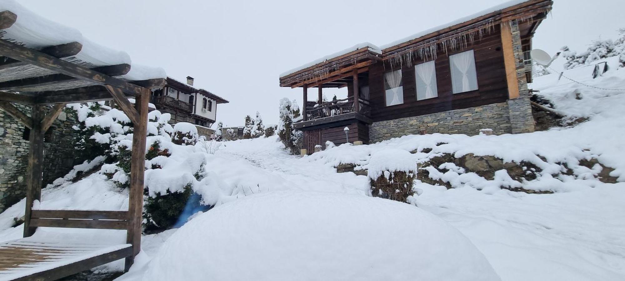 Панорама Хаус Лещен И Еко Къщи Дървена И Землянка Exteriér fotografie