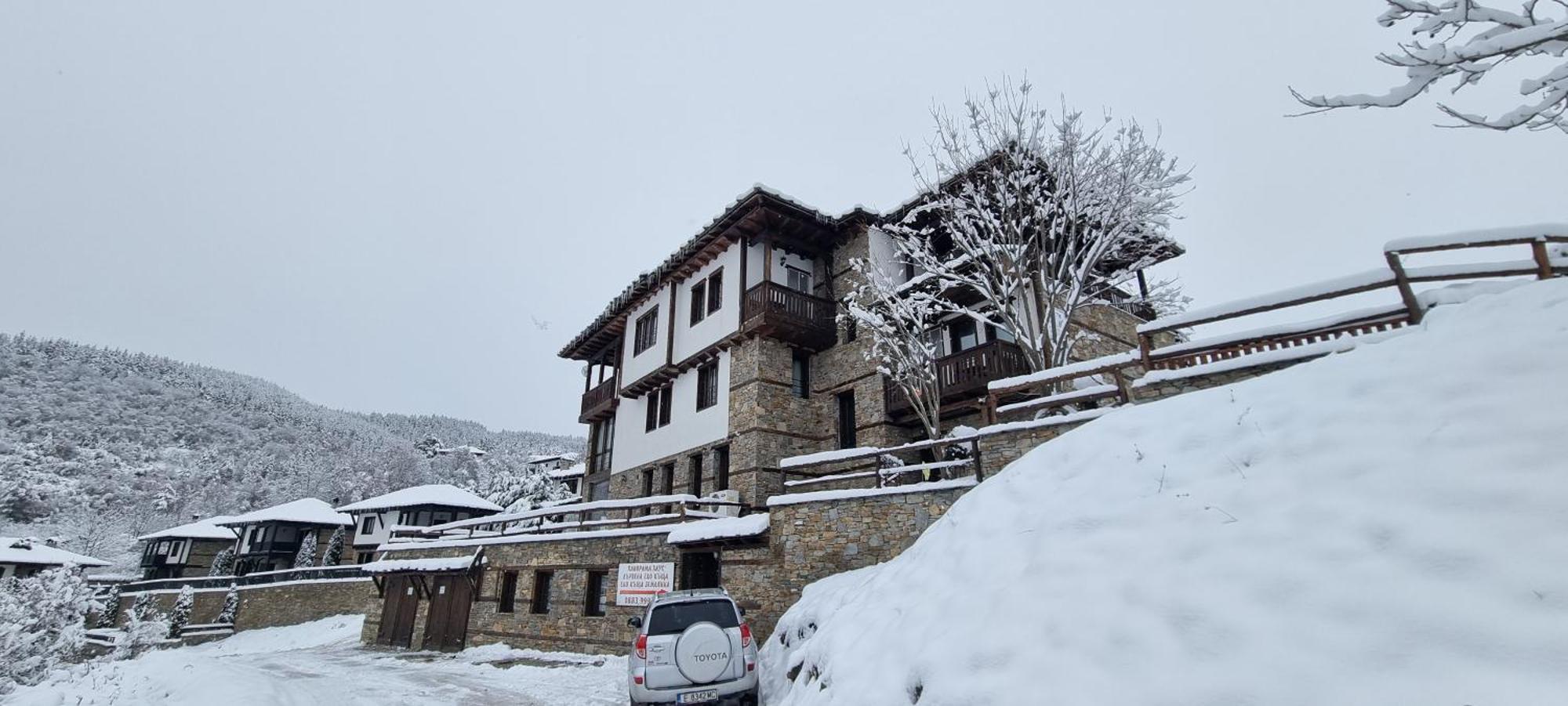 Панорама Хаус Лещен И Еко Къщи Дървена И Землянка Exteriér fotografie
