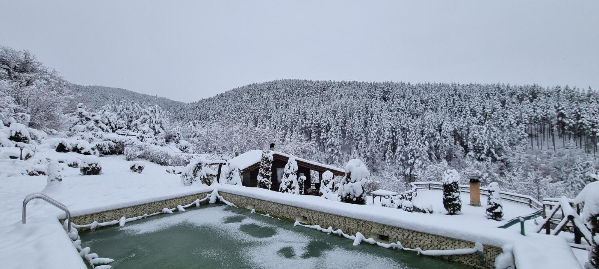 Панорама Хаус Лещен И Еко Къщи Дървена И Землянка Exteriér fotografie