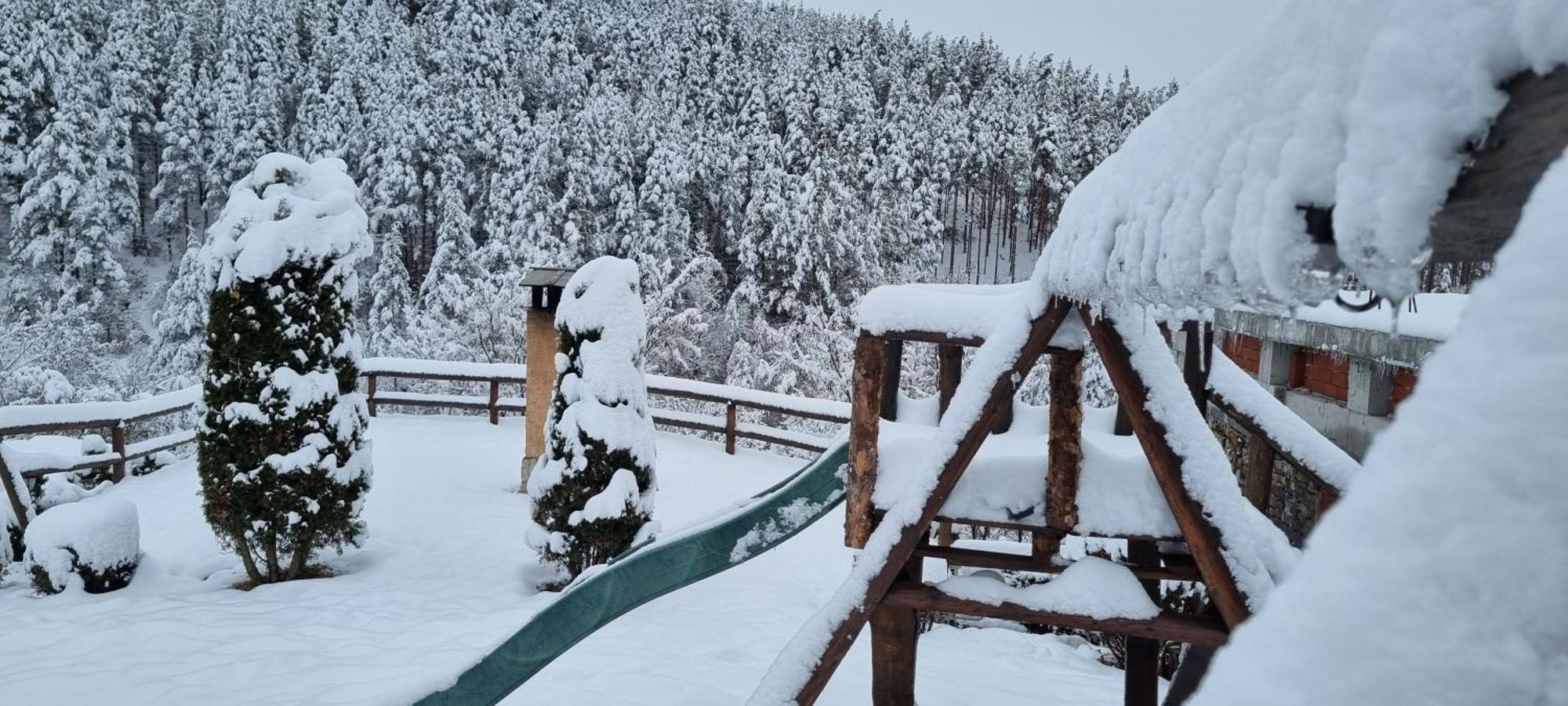 Панорама Хаус Лещен И Еко Къщи Дървена И Землянка Exteriér fotografie