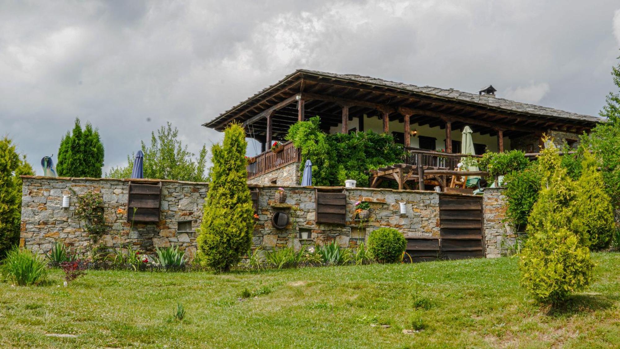 Панорама Хаус Лещен И Еко Къщи Дървена И Землянка Exteriér fotografie