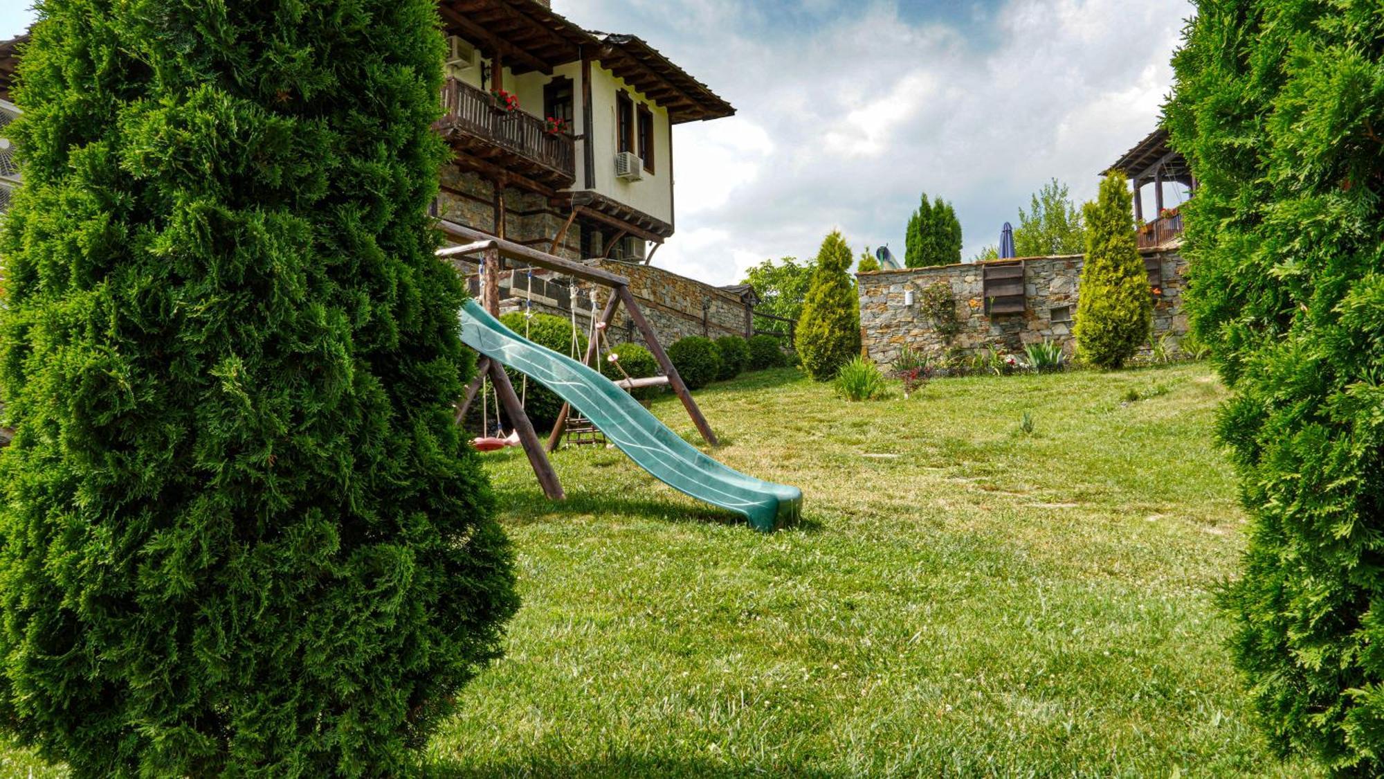 Панорама Хаус Лещен И Еко Къщи Дървена И Землянка Exteriér fotografie