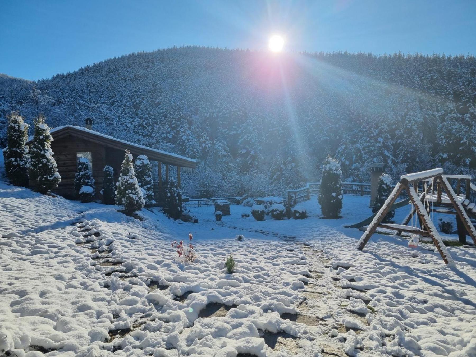 Панорама Хаус Лещен И Еко Къщи Дървена И Землянка Exteriér fotografie