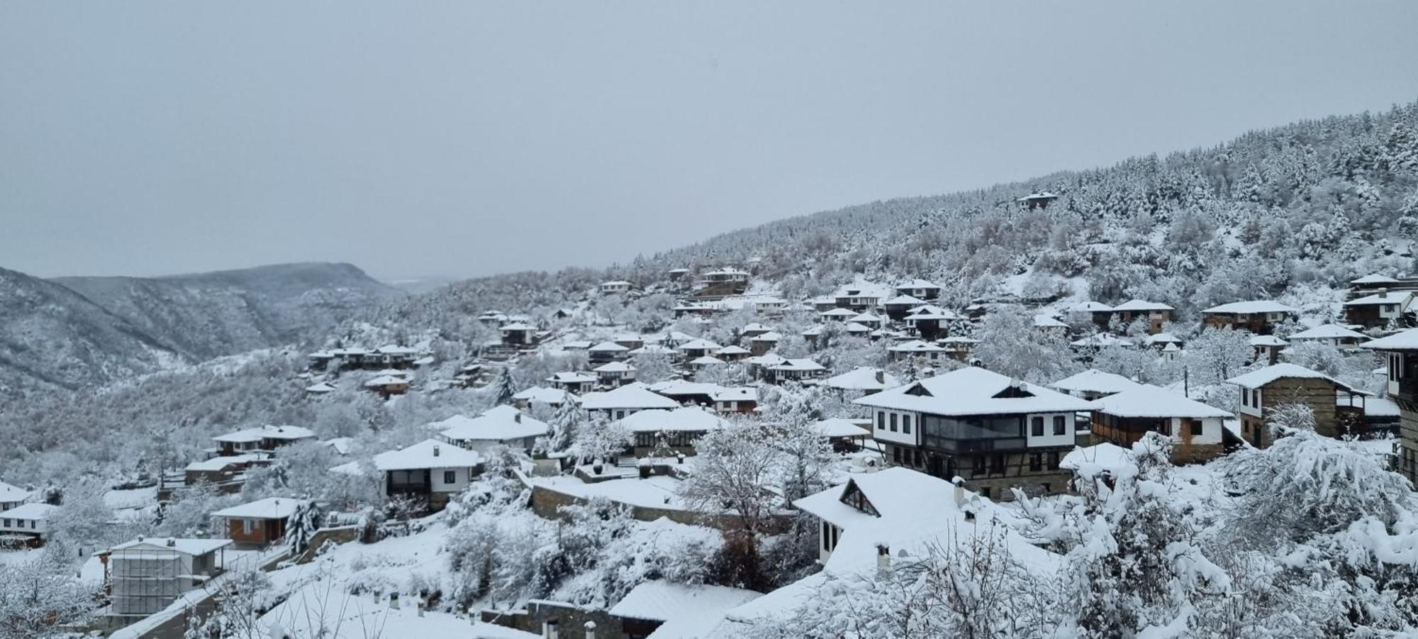 Панорама Хаус Лещен И Еко Къщи Дървена И Землянка Exteriér fotografie