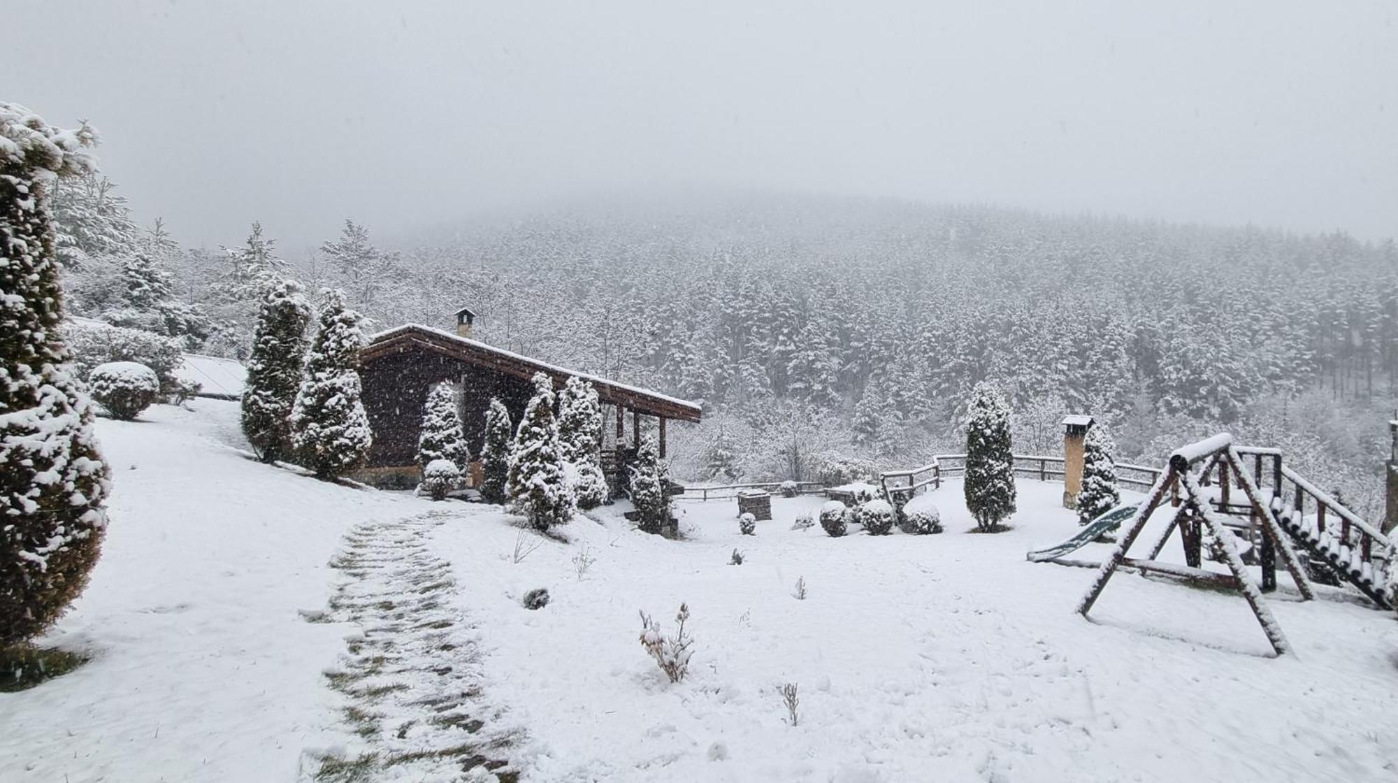 Панорама Хаус Лещен И Еко Къщи Дървена И Землянка Exteriér fotografie